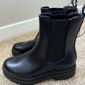 BRAND NEW Women’s boots